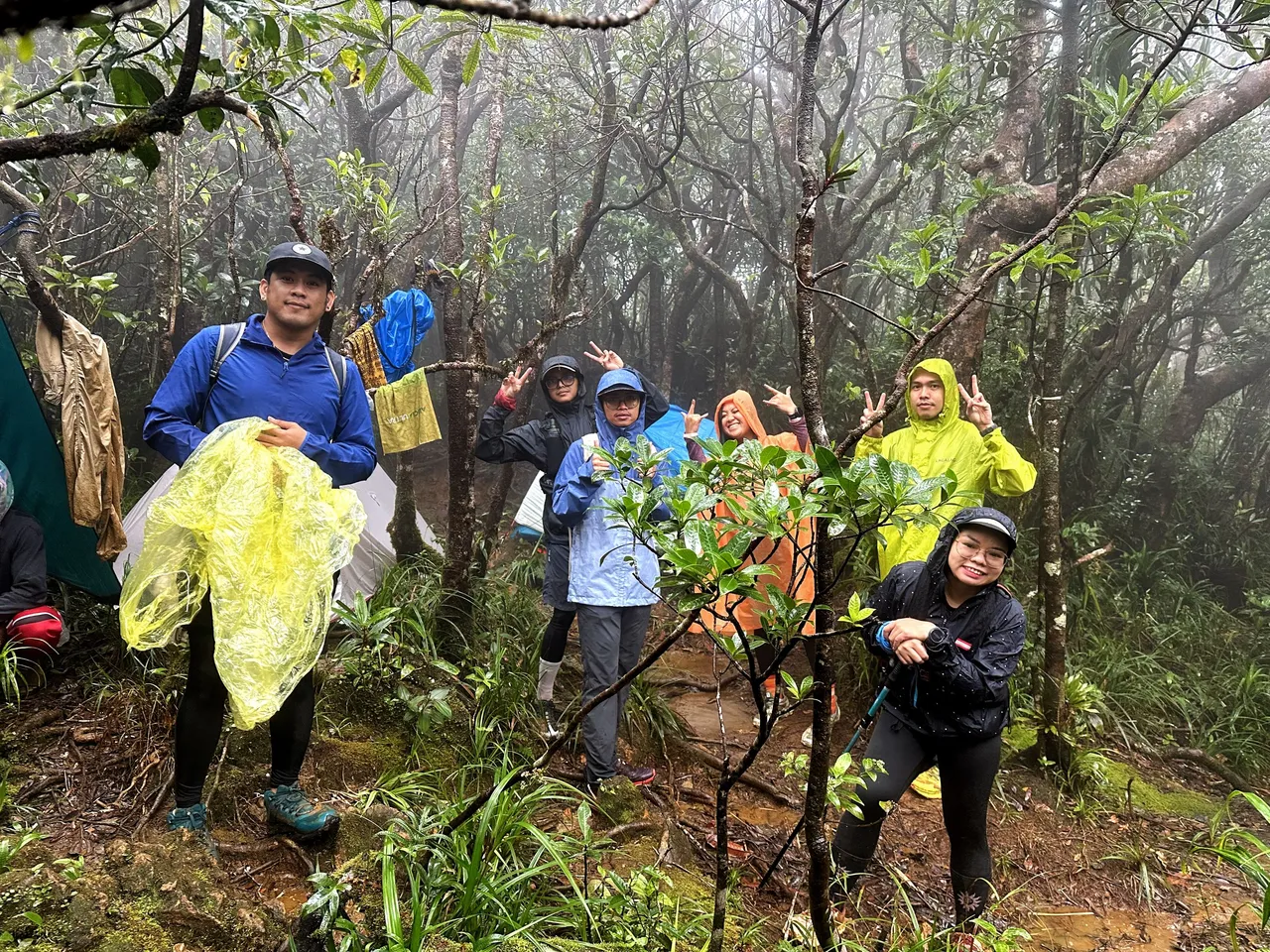 The Summiteers and Camel's Back finishers