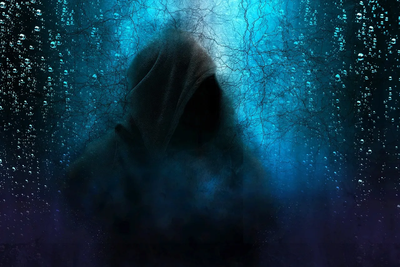 hooded-man-2580085_1920 -3-min.jpg