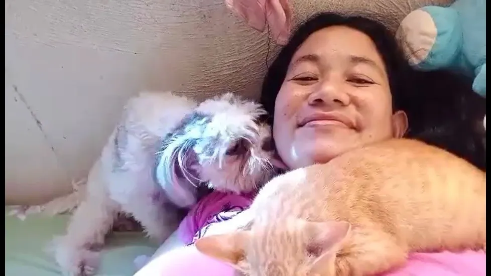 bebe.lick.pic.jpg