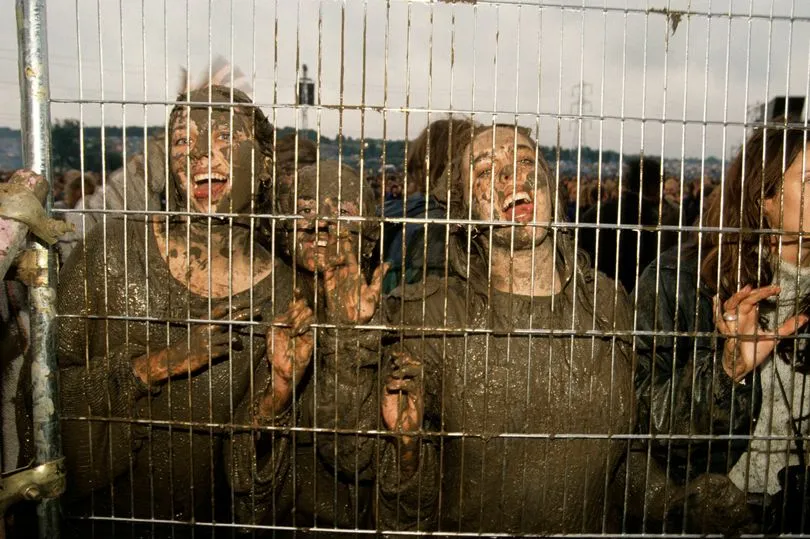 0_Glasto-mud-1997-fence.jpg
