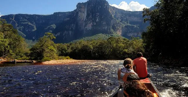 Salto-Ángel-en-el-Parque-Nacional-Canaima-640x330.jpg