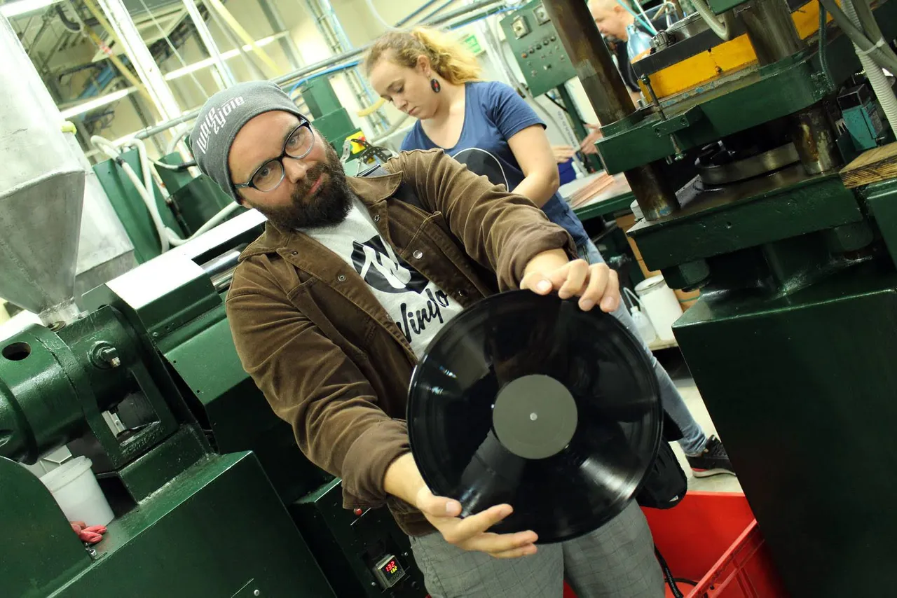 Pressing vinyl records