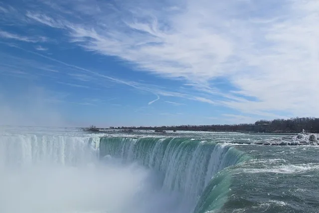 waterfall-2631399_640.jpg