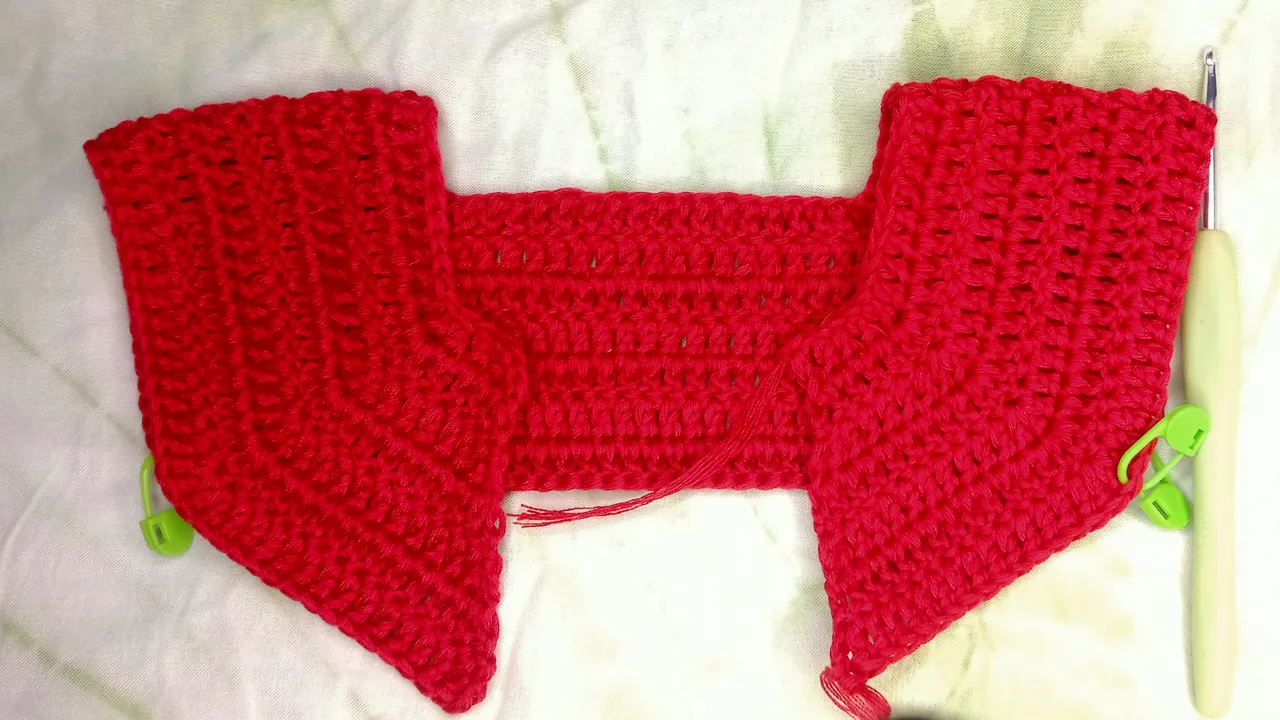 Jollibee Crochet Costume (2).png