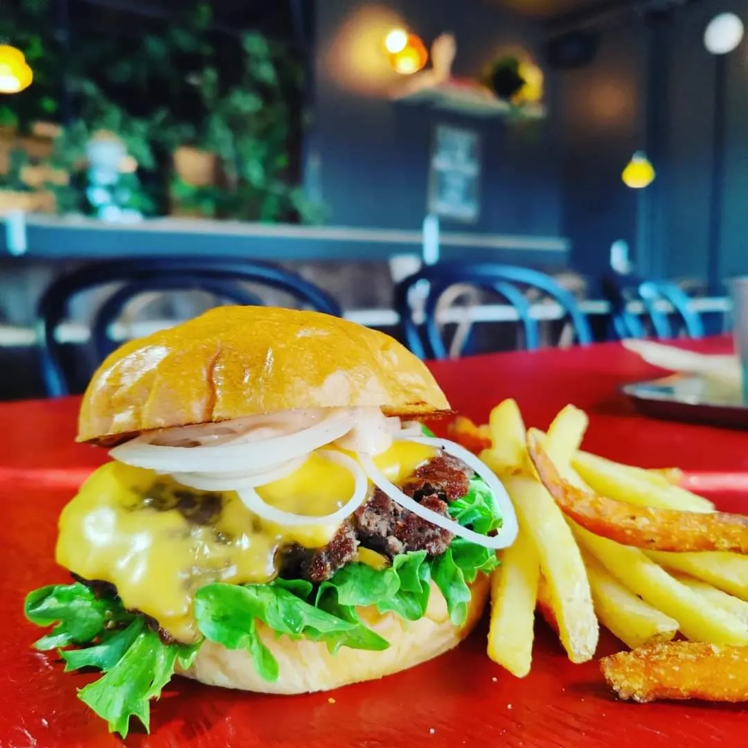 Happie Hand's Smash Burger | Photo taken by Shahzad Ansari through Oneplus 9 Pro