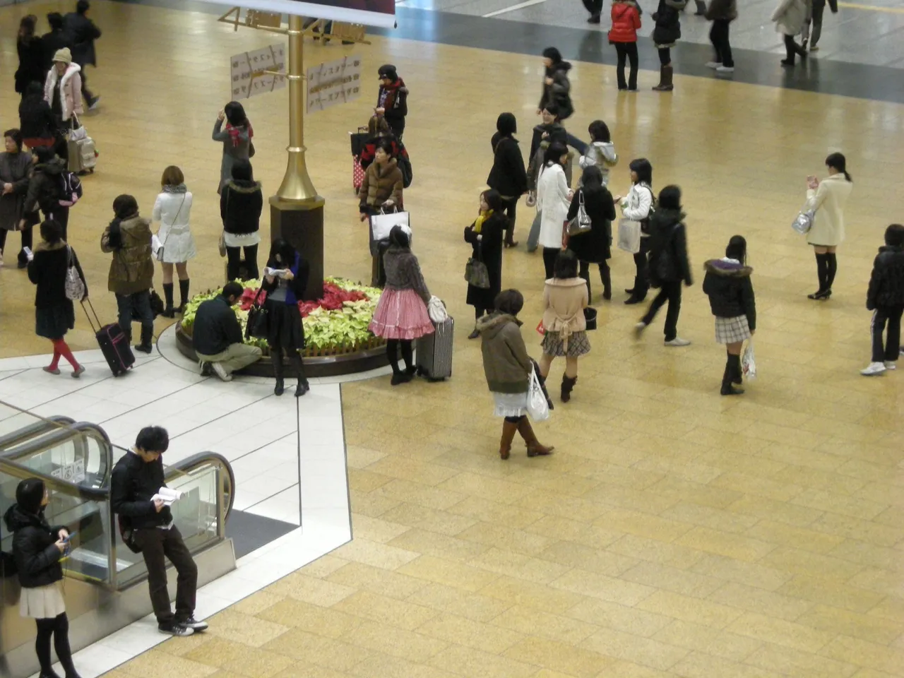 161-Cupie doll waiting in Nagoya Station.JPG