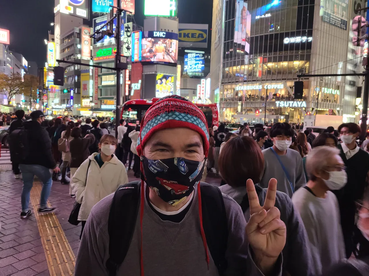 j008-Shibuya Scramble on Sat Night.jpg