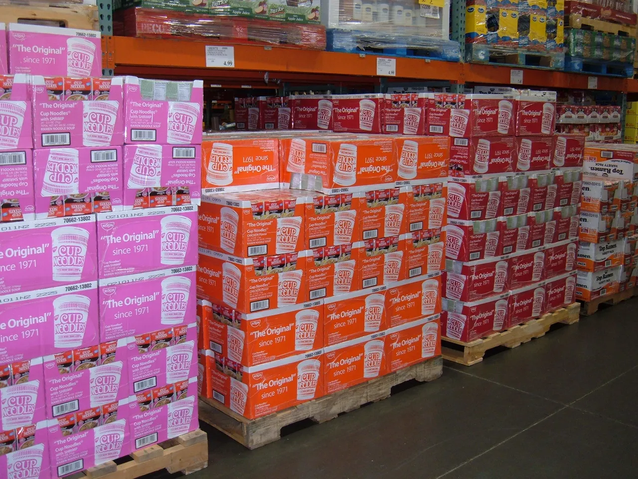 Boxes_of_Nissin_Cup_Noodles_on_pallets_at_Costco,_SSF_ECR.jpg