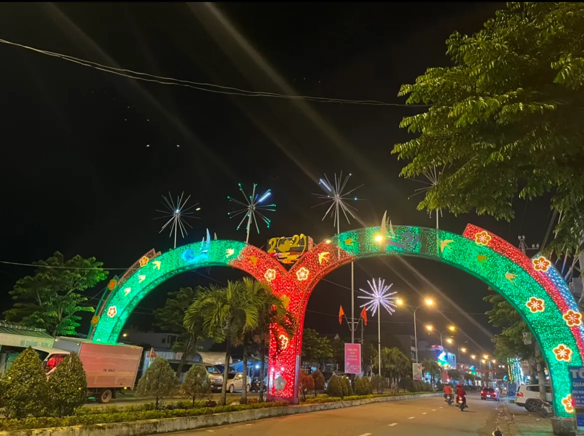 Welcome gate to Dai Loc district