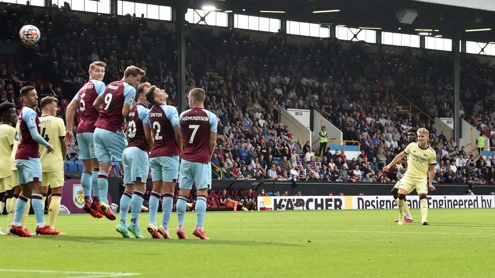 martin-odegaard-burnley-vs-arsenal-2021-22_uiei6k8gir2t1fhc5pezwkf93.jpg