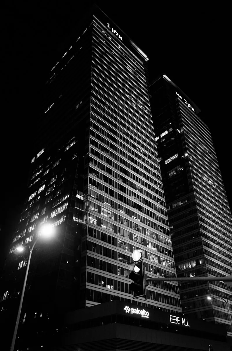 Night_buildings_by_Victor_Bezrukov-4.jpg