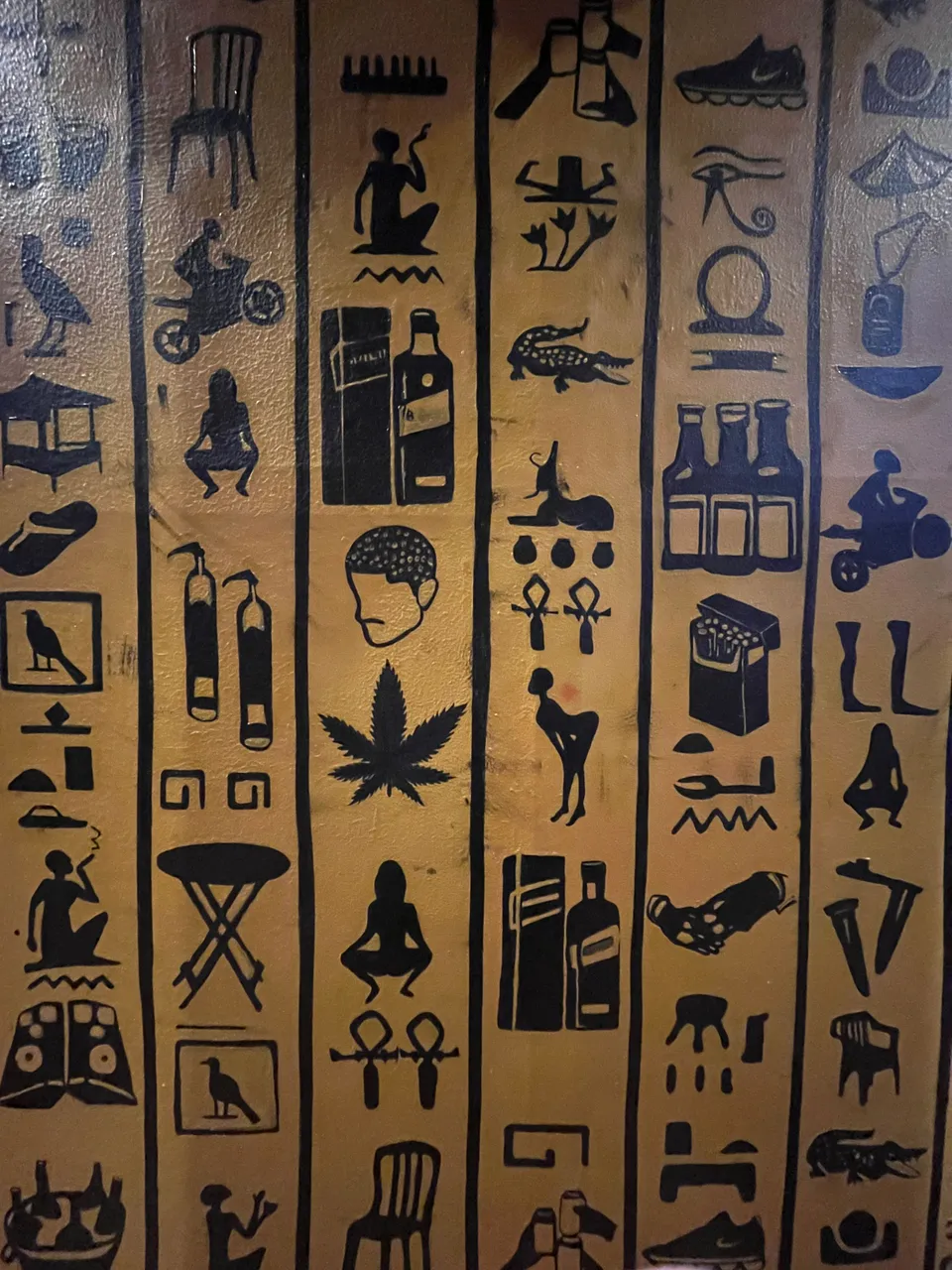 Egyptian hieroglyphs, favela style!