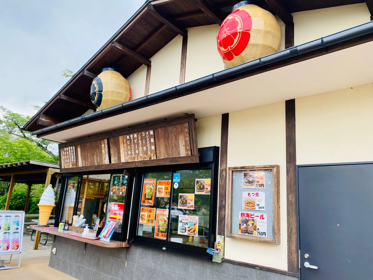 Small store selling food