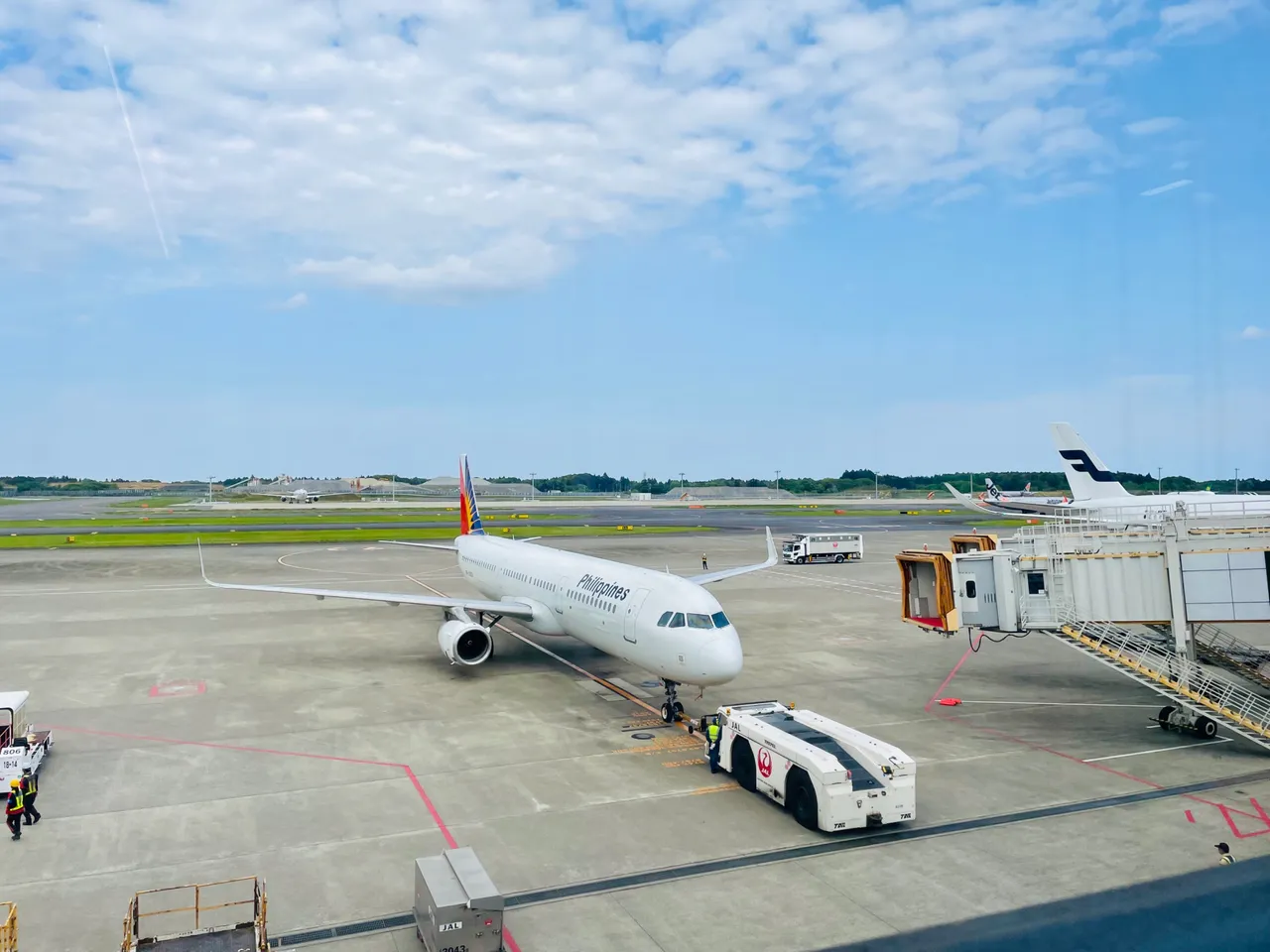 Still managed to take shots of the plane in the next gate