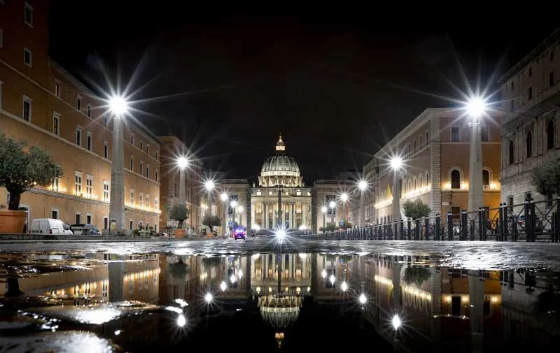 Reflection-blog-Vatican-puddle-GunnarHeilmann.jpg