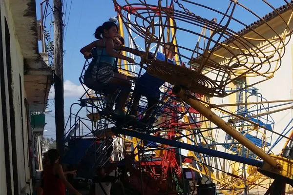 sillas voladoras (aparatos inventados).jpg