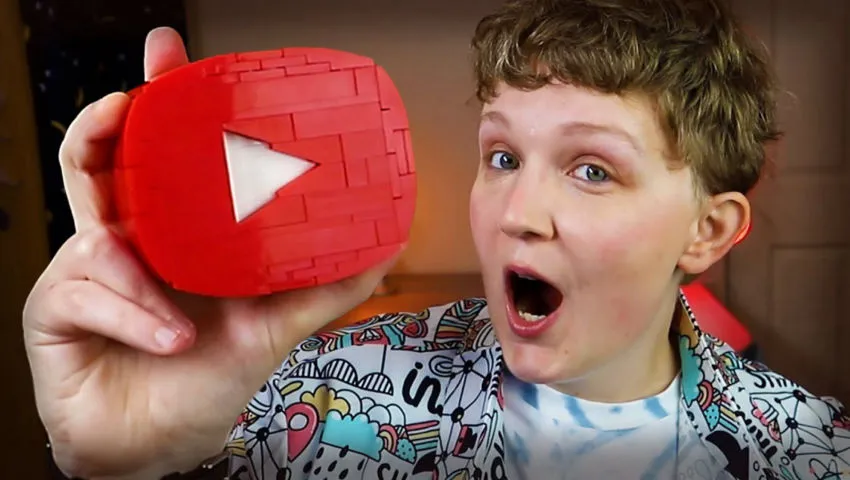 Build Your Own YouTube Play Button!! #YouTubeHighFive