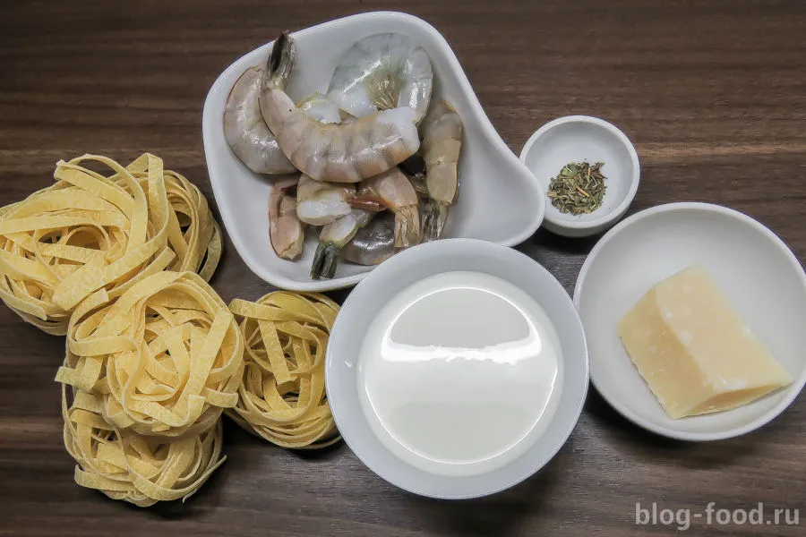 Tagliatelle with shrimp in a creamy sauce