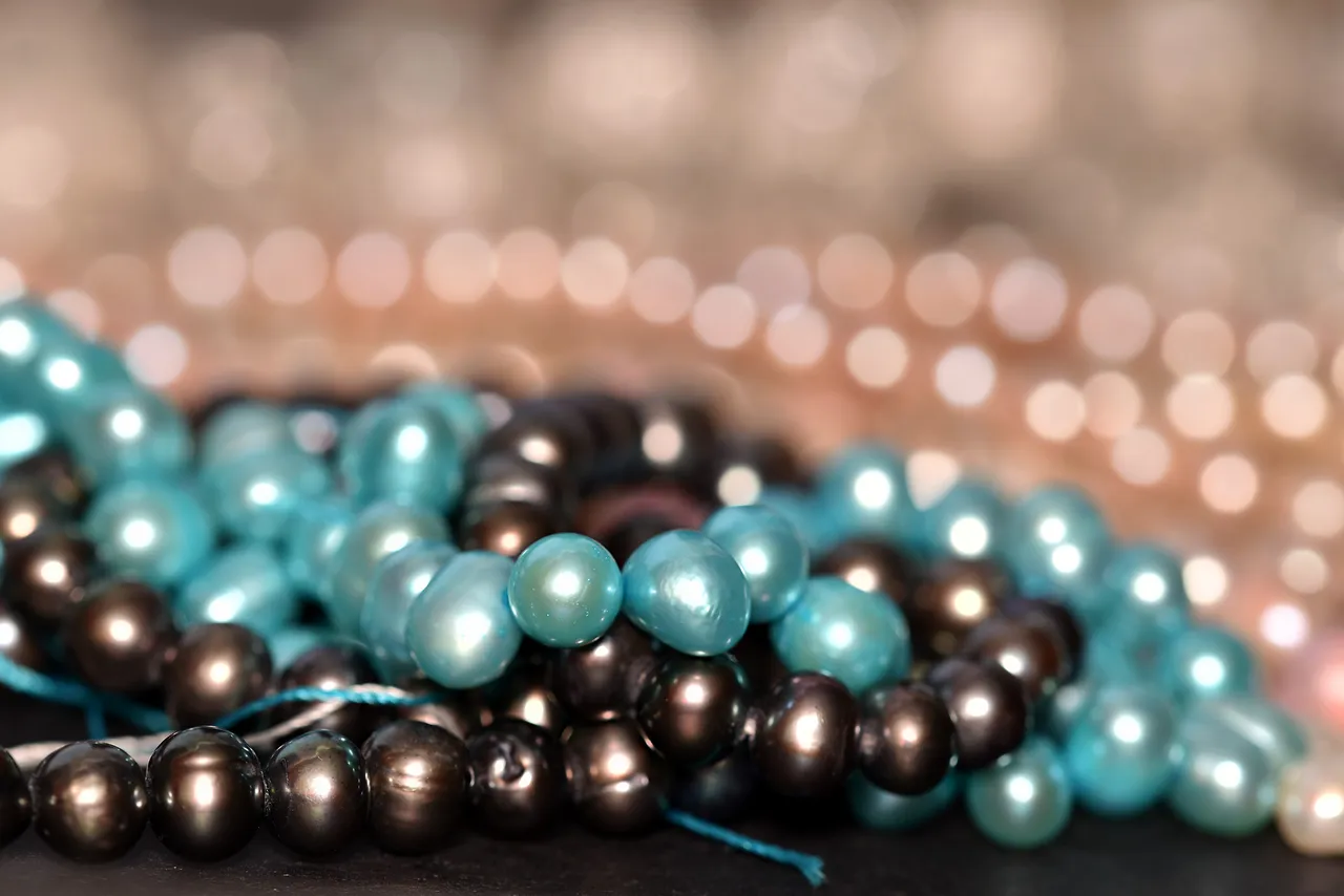 blue pearls bokeh 3.jpg