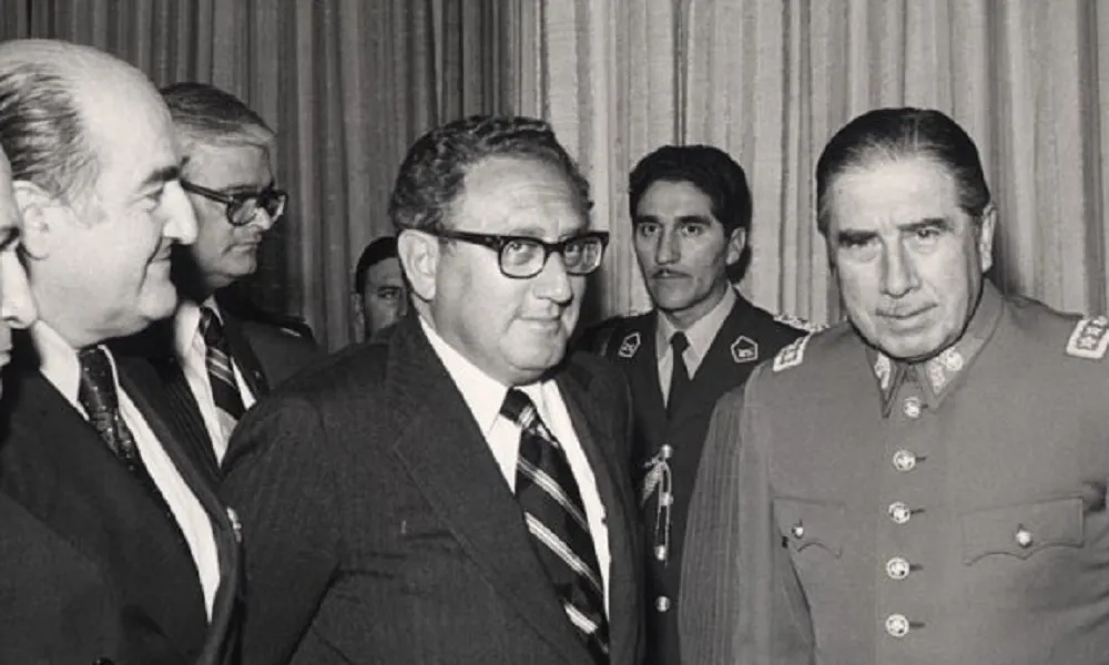 kiss n pinochet.jpg