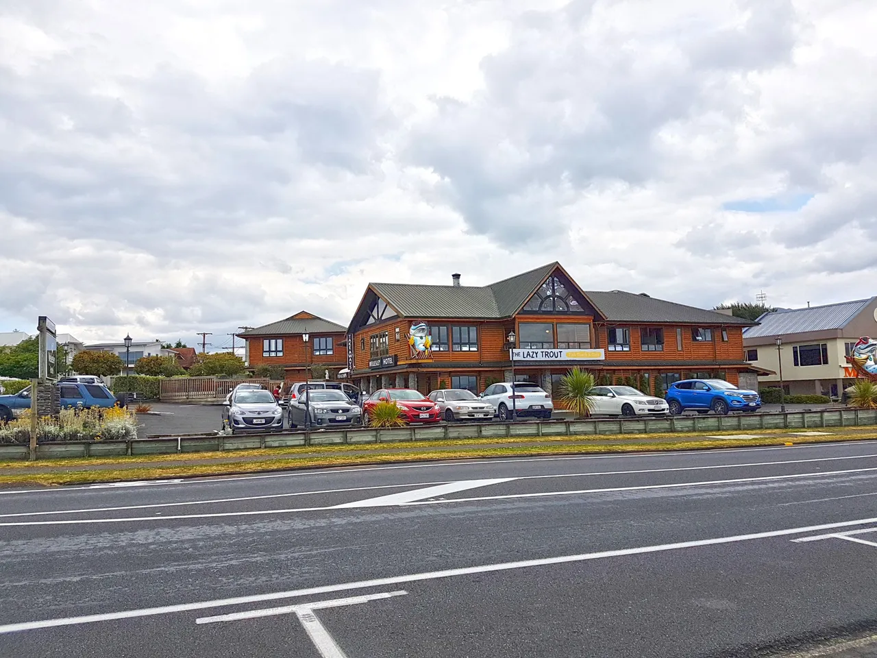 We stayed here for 2 nights- Lakefront Lodge (former Quality Inn Lake Taupo)