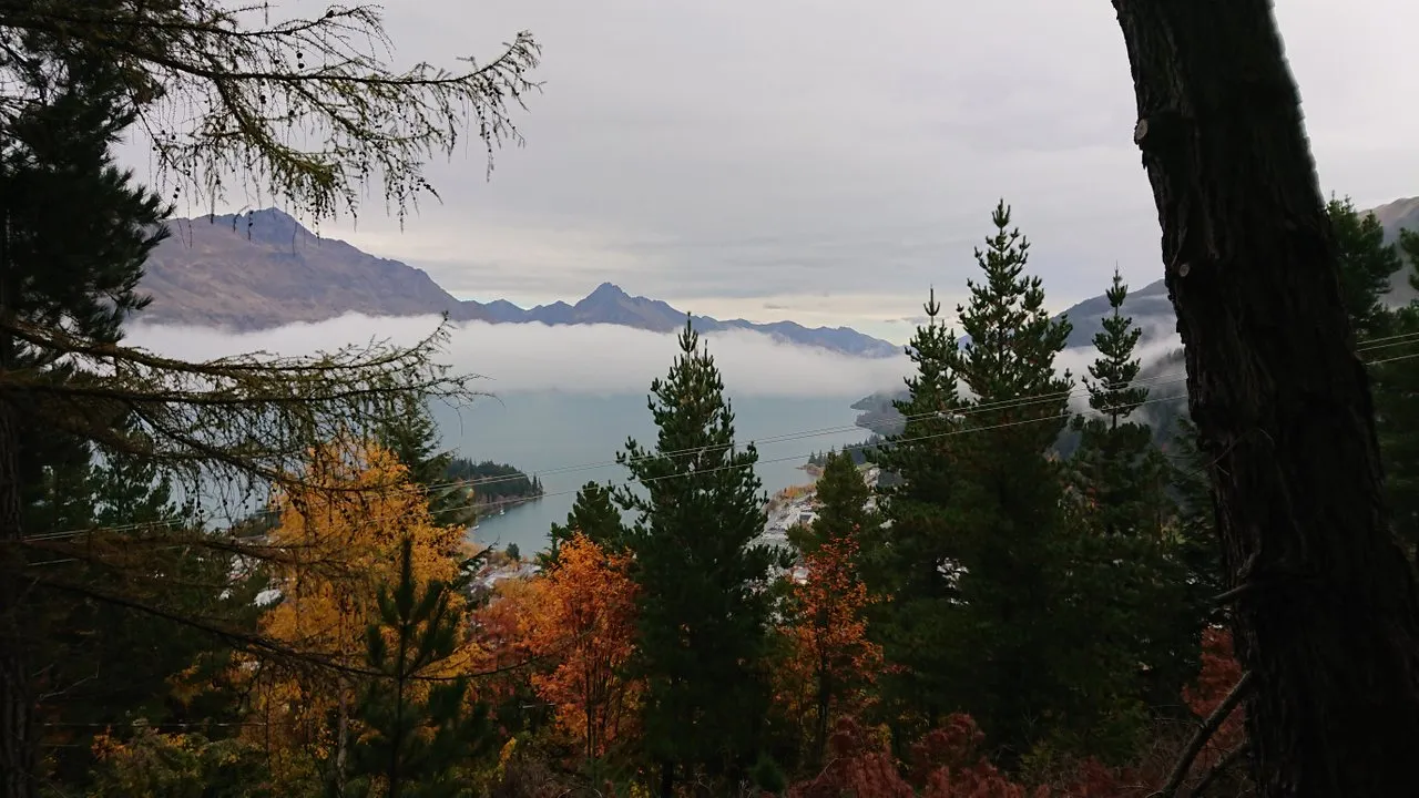 Low lying clouds over the lake give an interesting atmoshpere