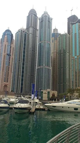 320px-Scyscrapers_in_Dubai_Marina_April_2013.jpg