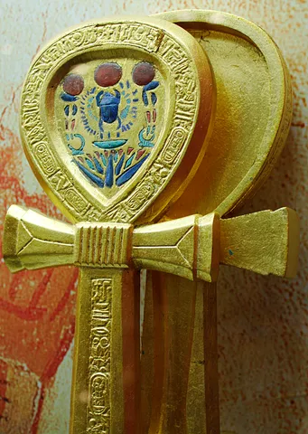 Ankh - Nachbarnebenan, Public domain, via Wikimedia Commons