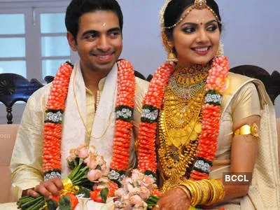 Malayalam-film-actress-Samvrutha-Sunil-and-Akhil-Raj-during-their-wedding-ceremony-in-Kerala.jpg