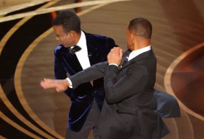 Batman Will Smith Slap Chris Rock Academy Awards 2022 Oscars FO6Di2VVgAE7QRp.jpeg