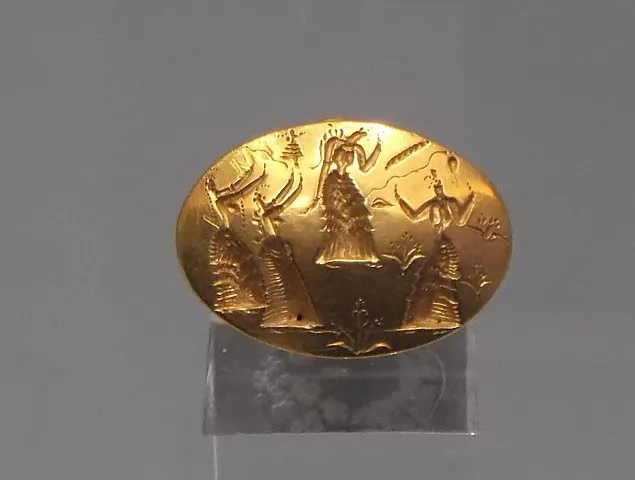 Gold signet ring from Knossos drawing on the epiphany cycle, Archaeological Museum of Heraklion - Eunostos, CC BY-SA 4.0, via Wikimedia Commons