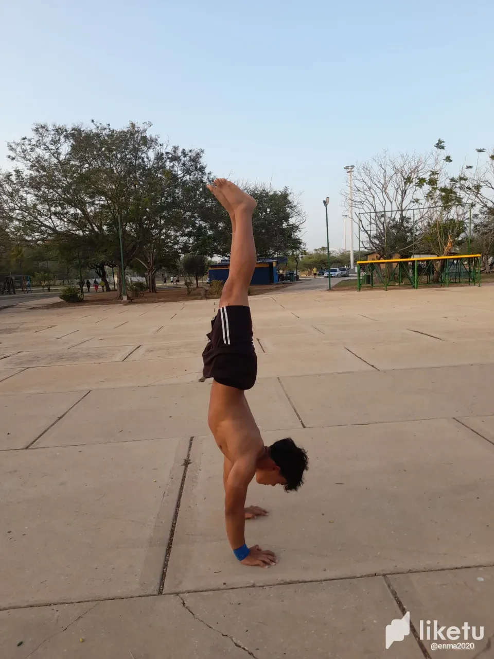 clvfvk1st002xqpsz4qr12k2y_20240425_181850.webp