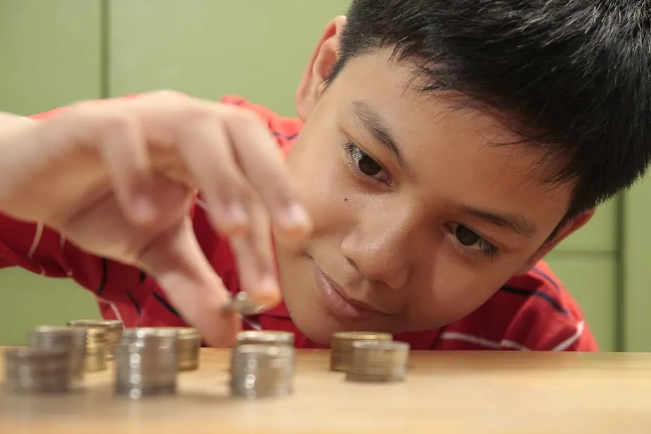 Resultado de imagen para When is the right time to teach children how to manage money?