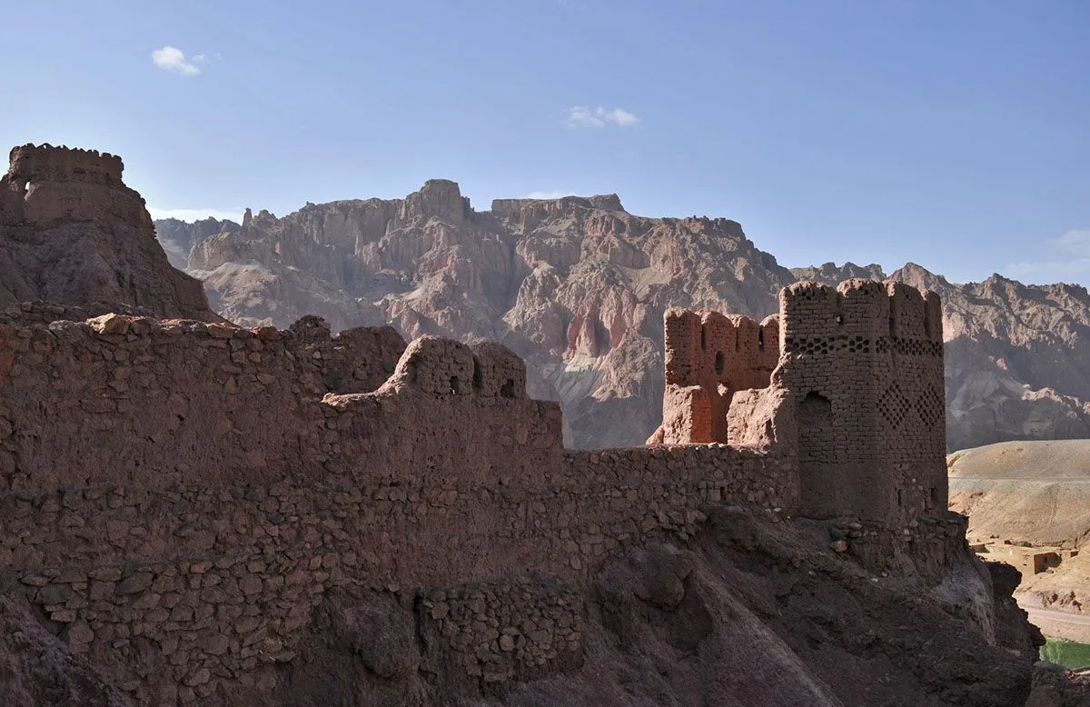 ruins of the Afghan city of Shahr-e Zuhak.jpg