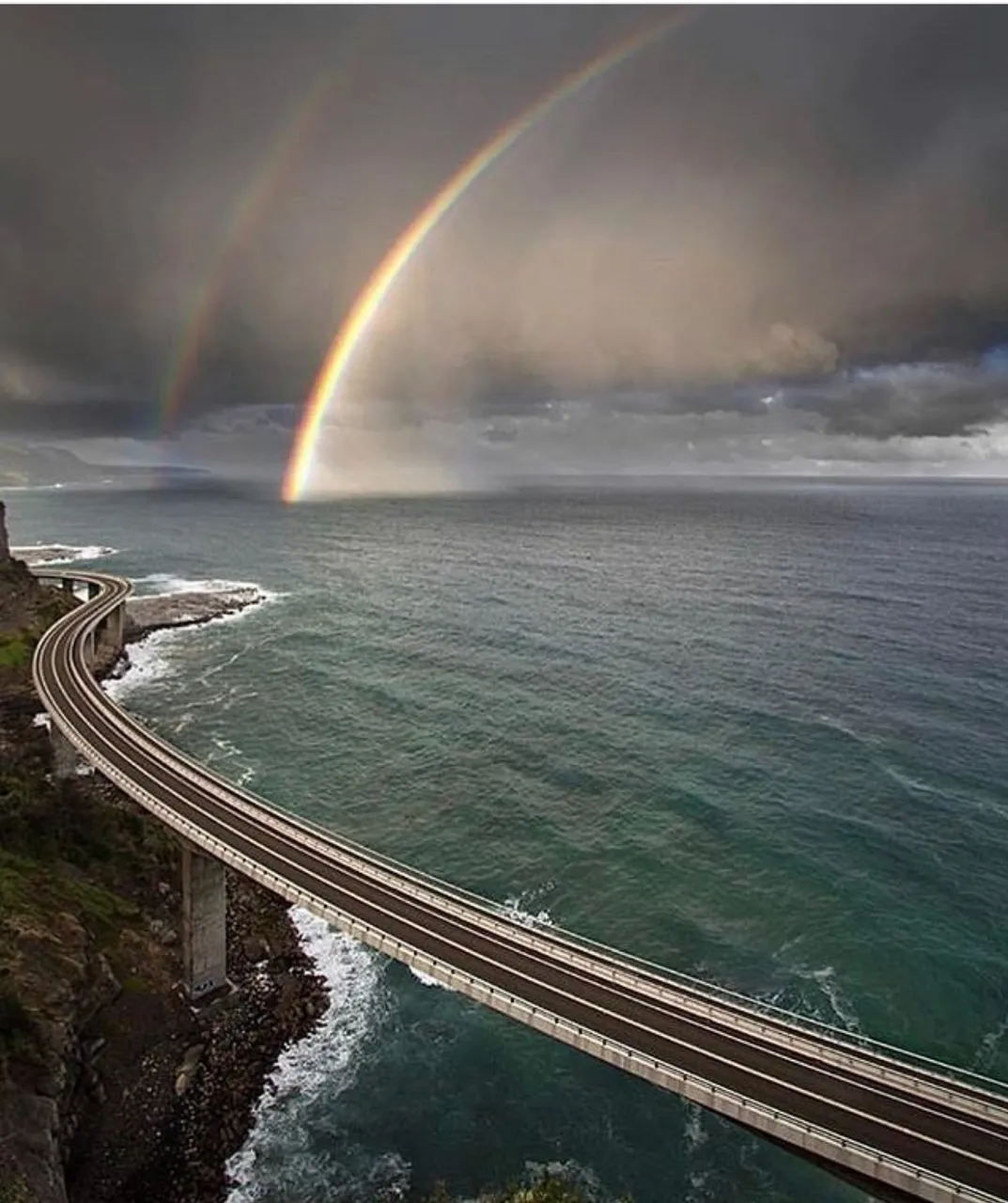 Sea Cliff Bridge, South Coast, California.png