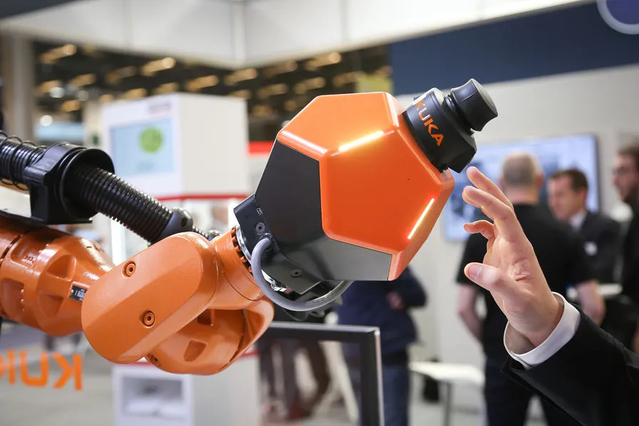 kuka-robot.jpg