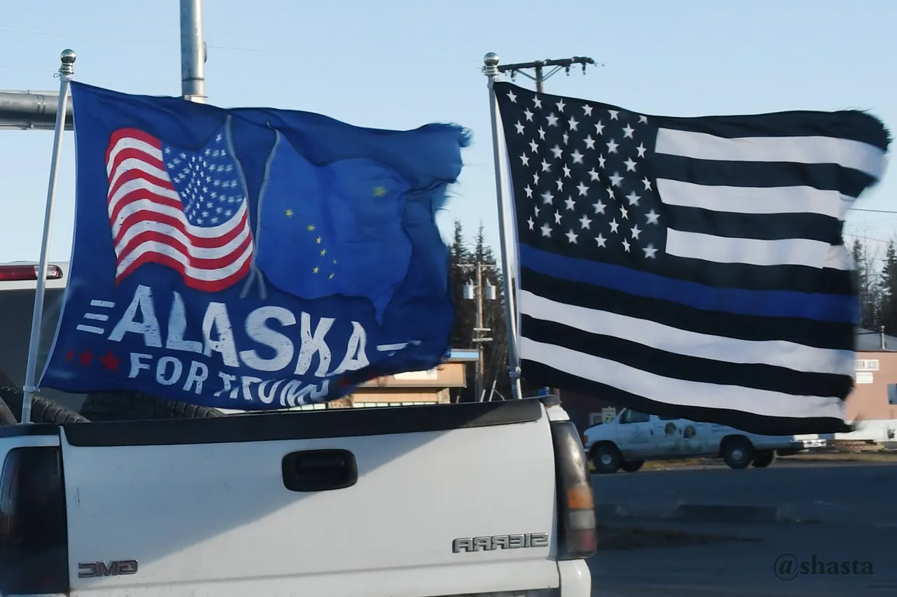 shasta2020oct29th47truckflags7io.jpg