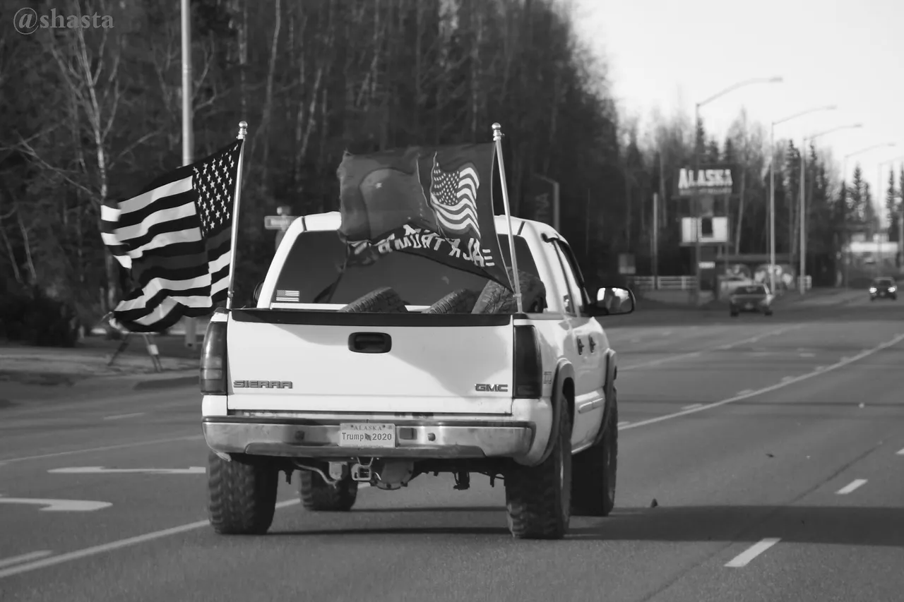 shasta2020oct29th47truckflags9io.jpg