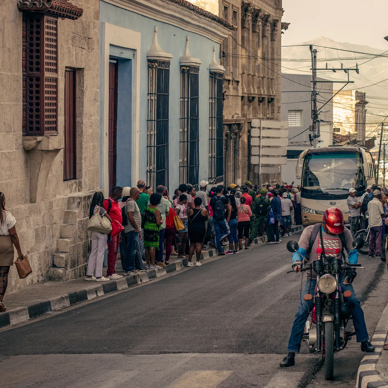 La Ciudad que Siempre Vibra - The City that Never Stops Moving. [Esp - Eng]