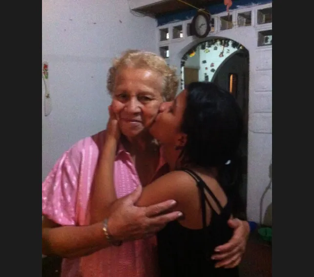 abuela y yo.jpg