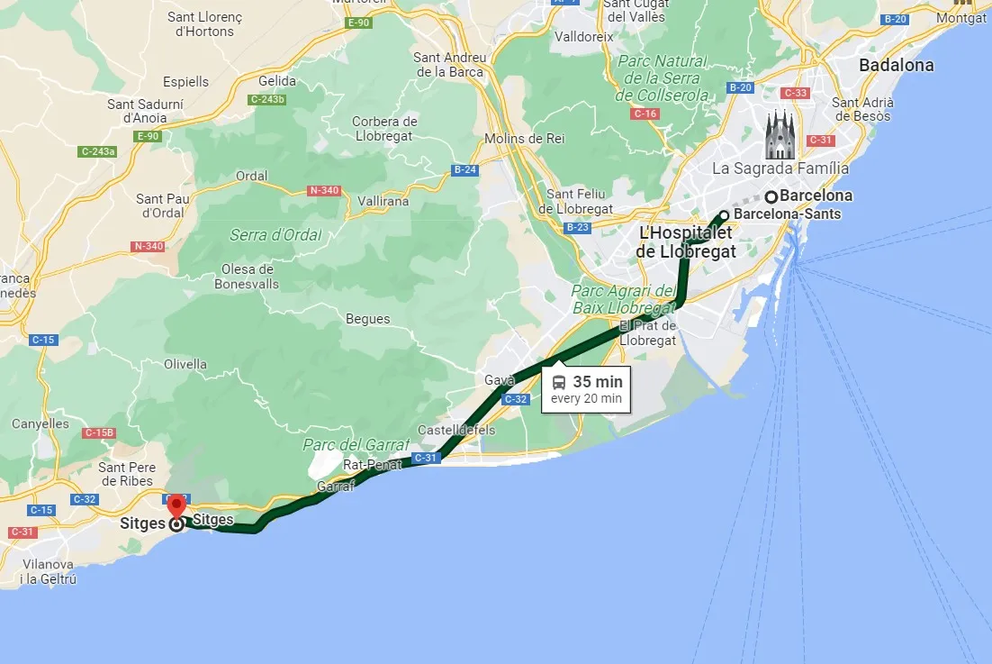 It was about 35 mints from Barcelona to Sitges beach. We took a local train to get there~~ - シチェスビーチまでは電車で35分程度でした
