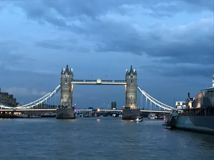 TOWER BRIDGE.JPG