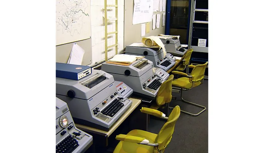 09 - TELEX.jpg