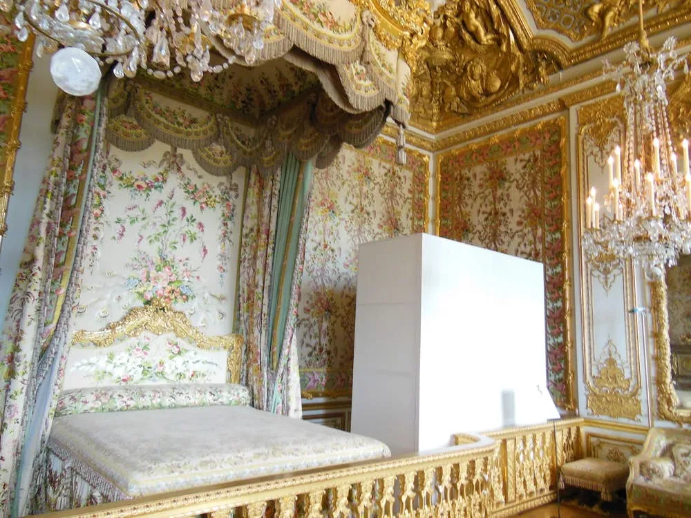 queens-bedroom.jpg