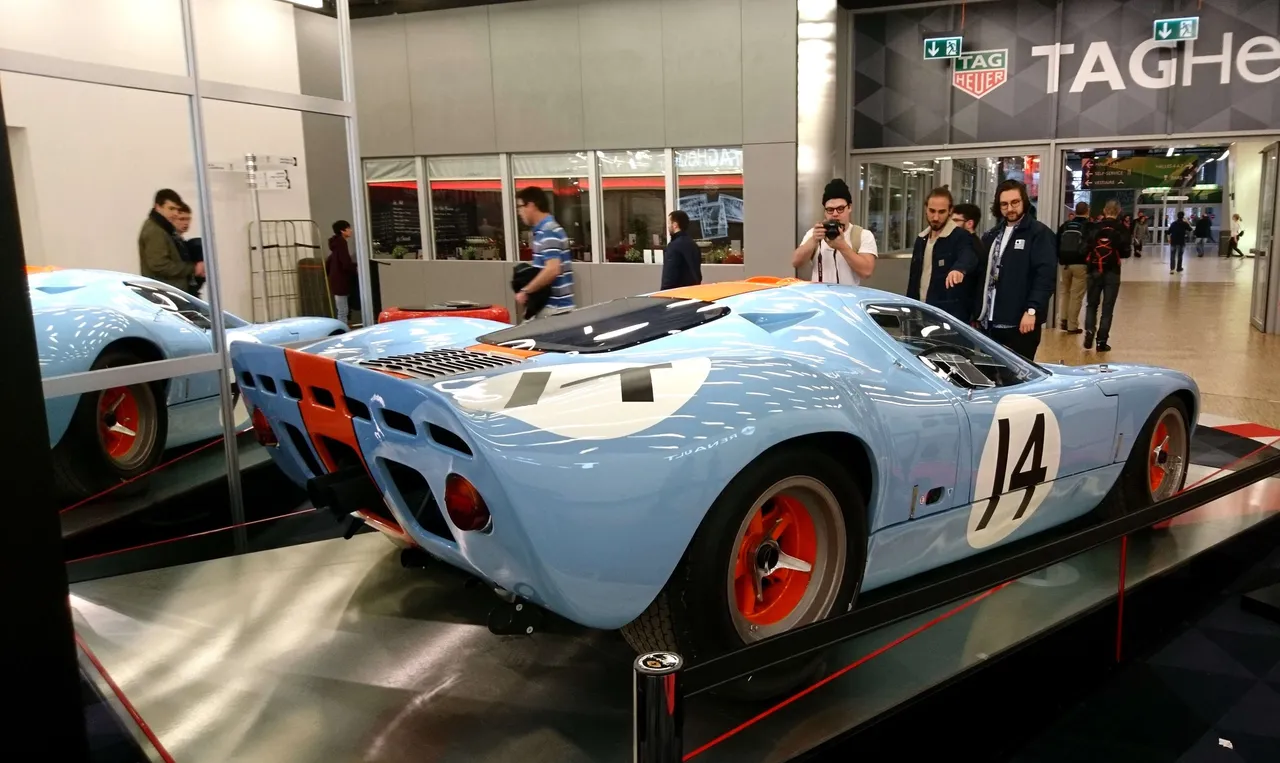 Ford GT 01.jpg