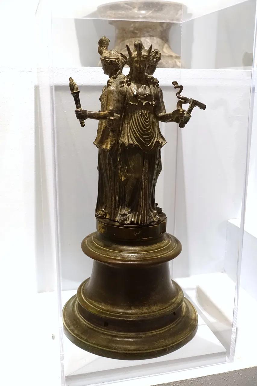 Hecate statuette in triple form, S 2173, Roman, 1st century AD, gilt bronze — Musei Capitolini — Rome, Italy