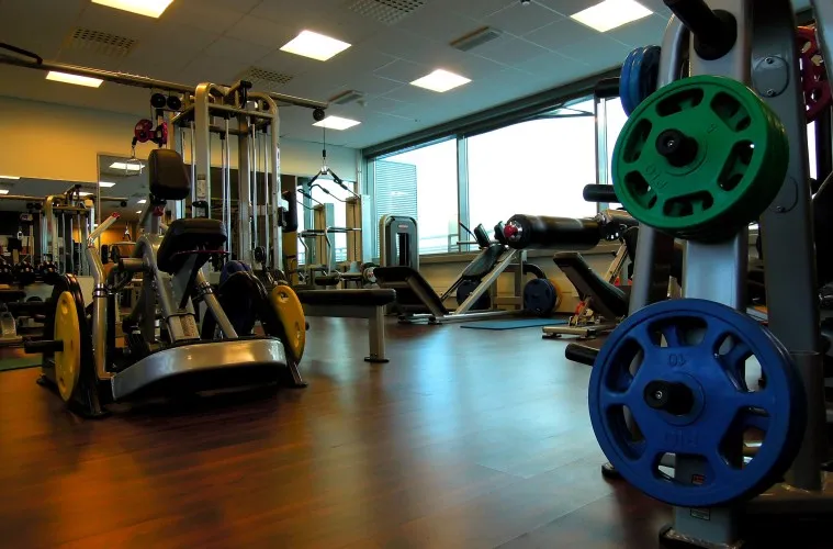 structure-wheel-equipment-room-gym-weights-1052041-pxhere.com_.jpg