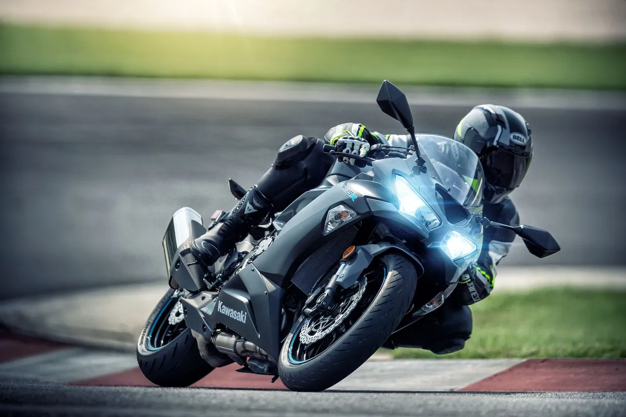 2019-kawasaki-zx-6r-ninja-first-look-preview-specs-13.jpg