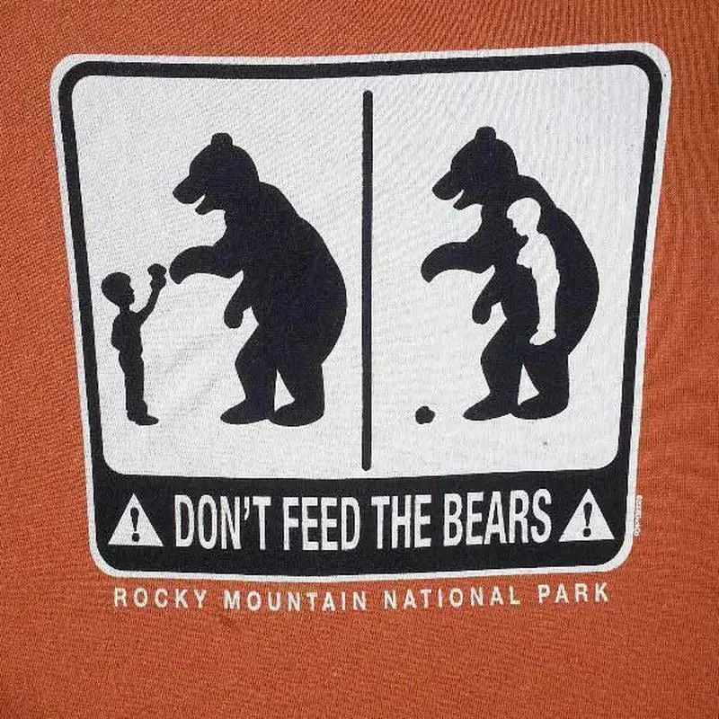 Colorado dont feed bears or they feed on you sign.jpg