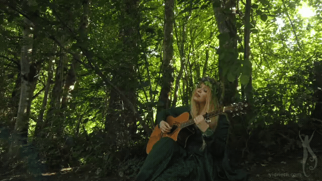 Priscilla Hernandez prerraphaelite romantic fairycore (2).gif